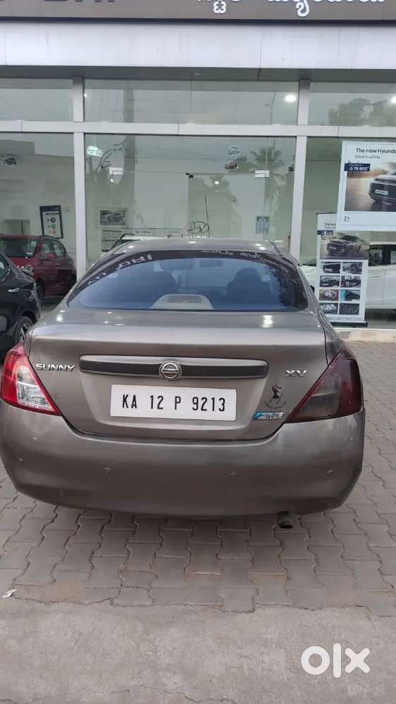 Nissan Sunny 2012