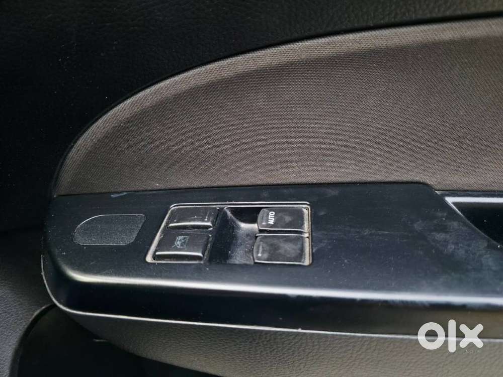 Maruti Suzuki Swift Lxi Optional-o, 2017, Petrol