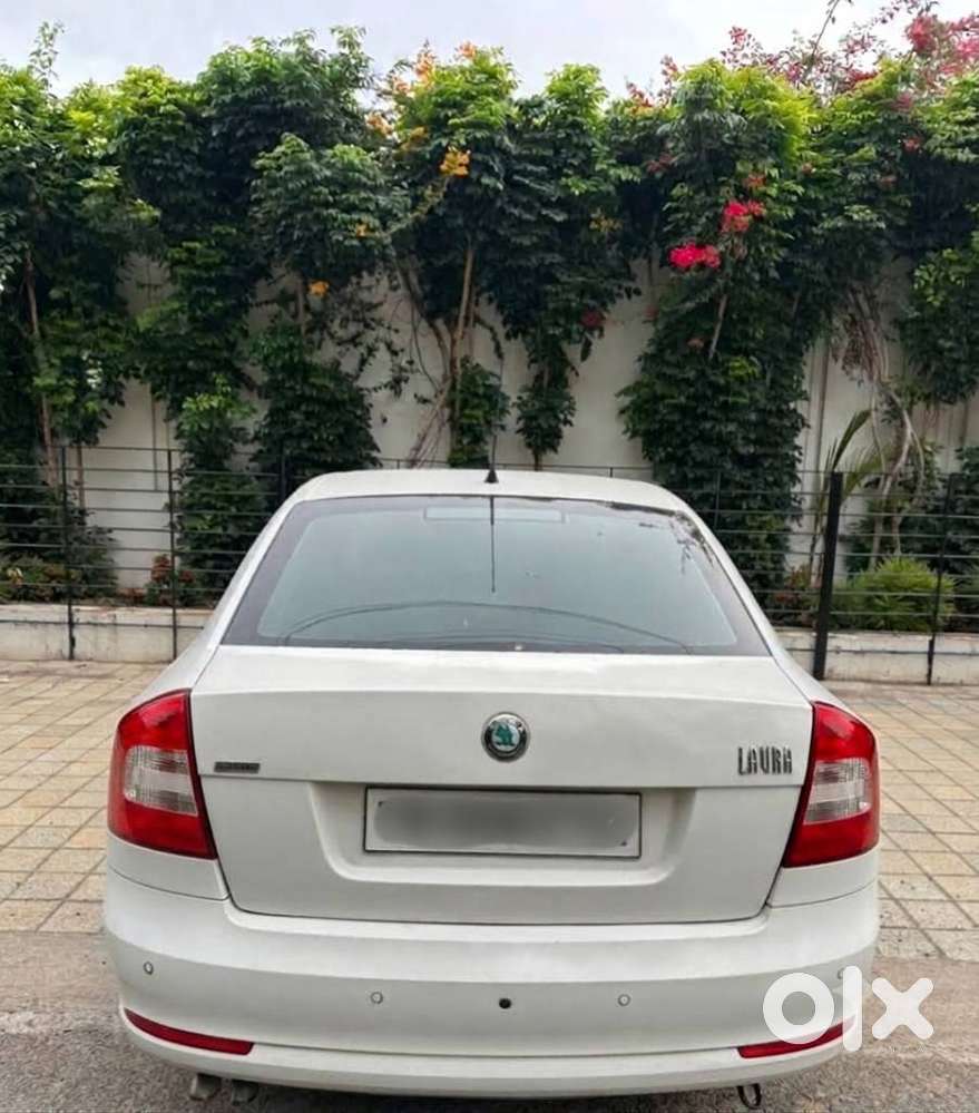 Skoda Laura Ambiente 2.0 Tdi Cr Manual, 2011, Diesel