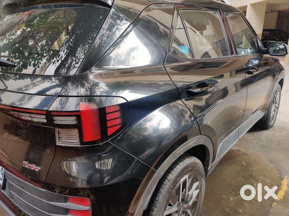 Hyundai Venue 2024 Petrol Well Maintained