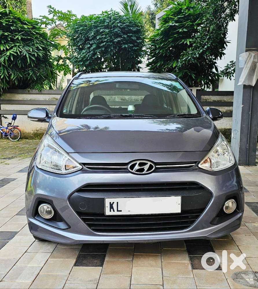 Hyundai Grand I10 Sportz (plus) Petrol /  Manual / 60000 Kms / 2016