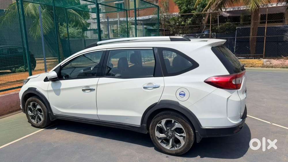 Honda Br-v: Pearl White-7 Seater-2019-autot-top Condition-fully Loaded