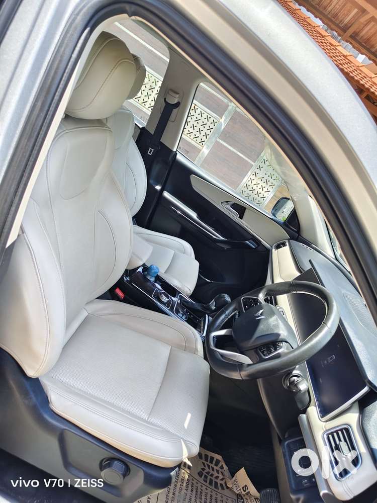 Mahindra Xuv700 2.2 Ax 7 Diesel At Luxury Pack Str Awd, 2022, Diesel