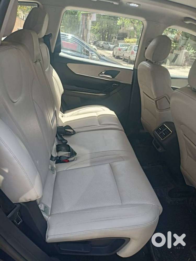 Mahindra Xuv700 2.0 Ax 7 Petrol At Str, 2024, Petrol