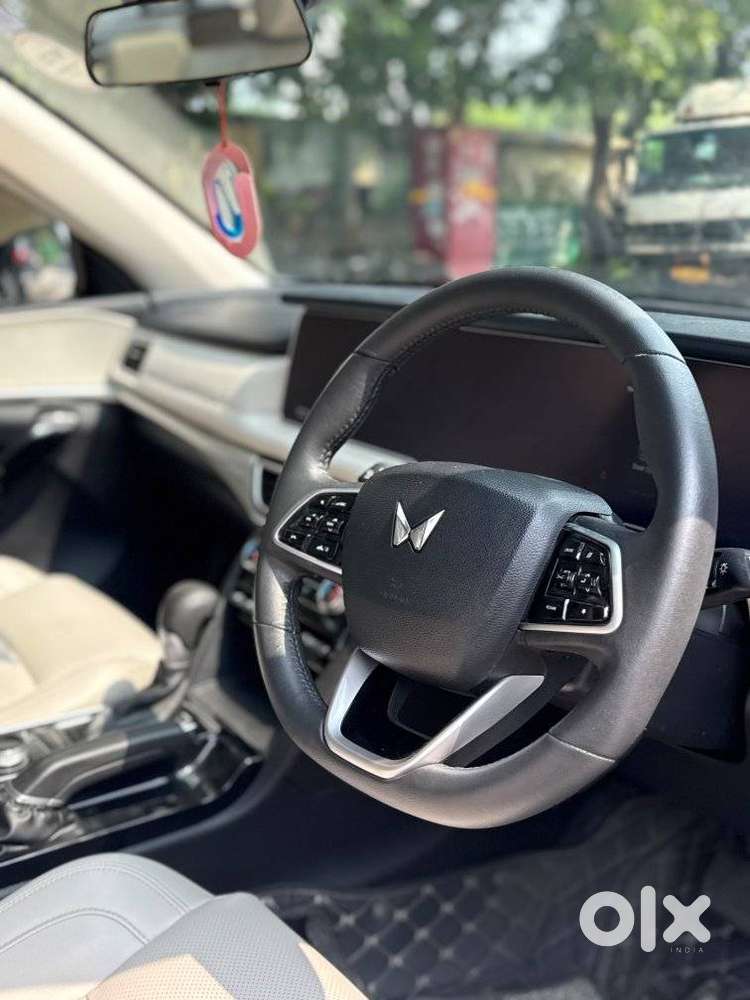 Mahindra Xuv700 2.0 Ax 7 Petrol At Str, 2024, Petrol