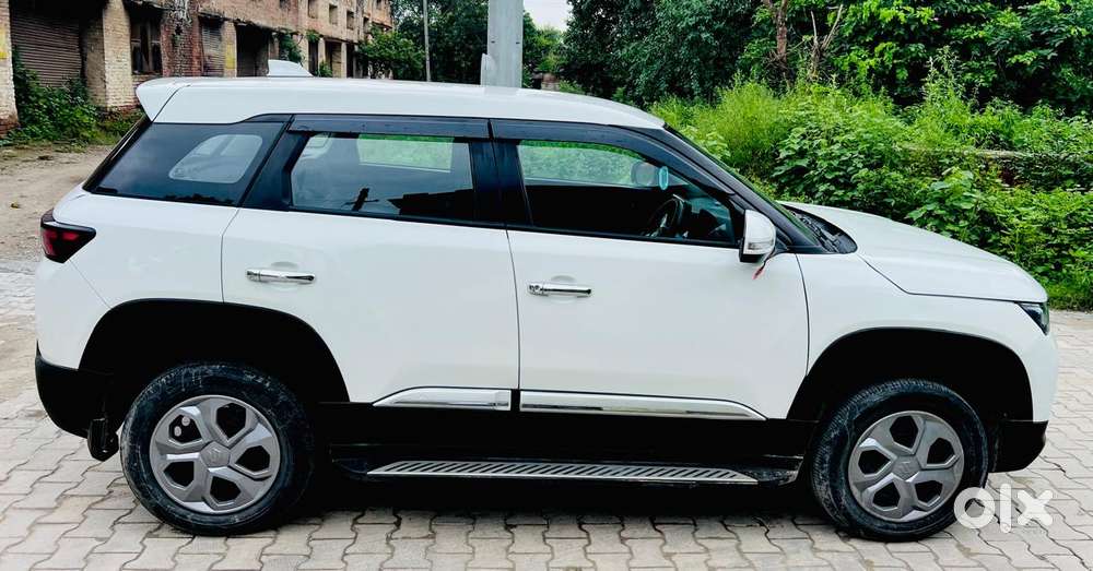Maruti Suzuki Brezza 1.5 Vxi Smart Hybrid, 2023, Petrol