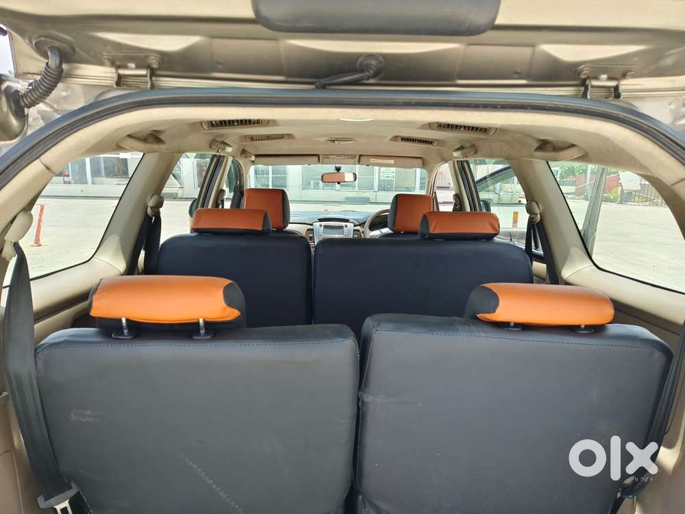 Toyota Innova 2004-2011 2.5 V Diesel 8-seater, 2015, Diesel