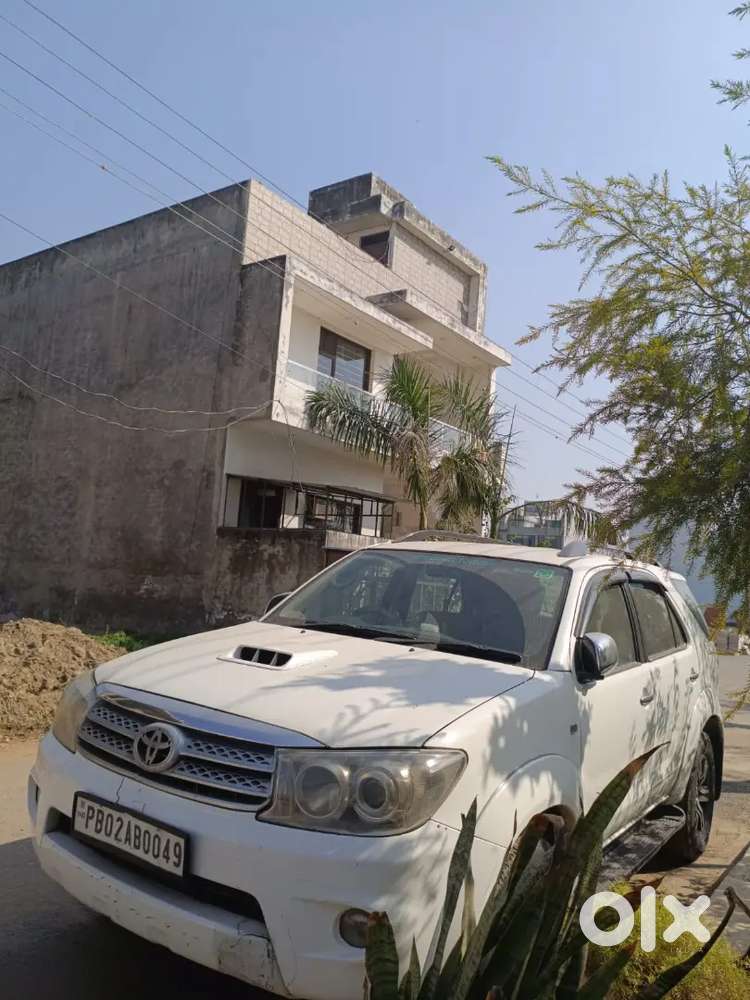Toyota Fortuner 2011
