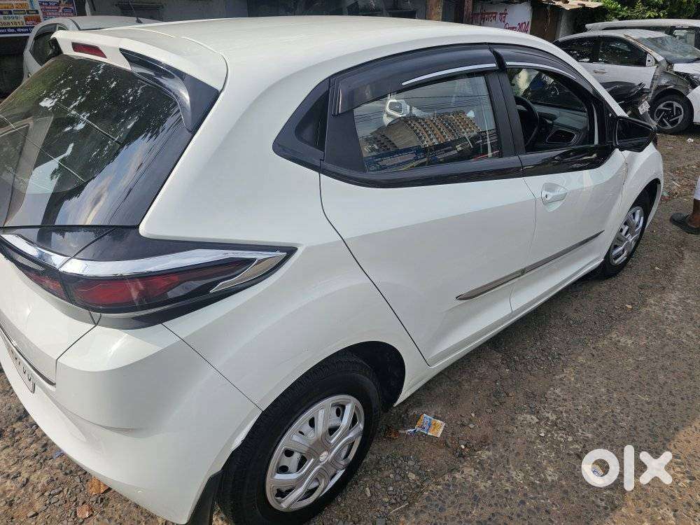 Tata Altroz 1.2 Xe, 2020, Petrol