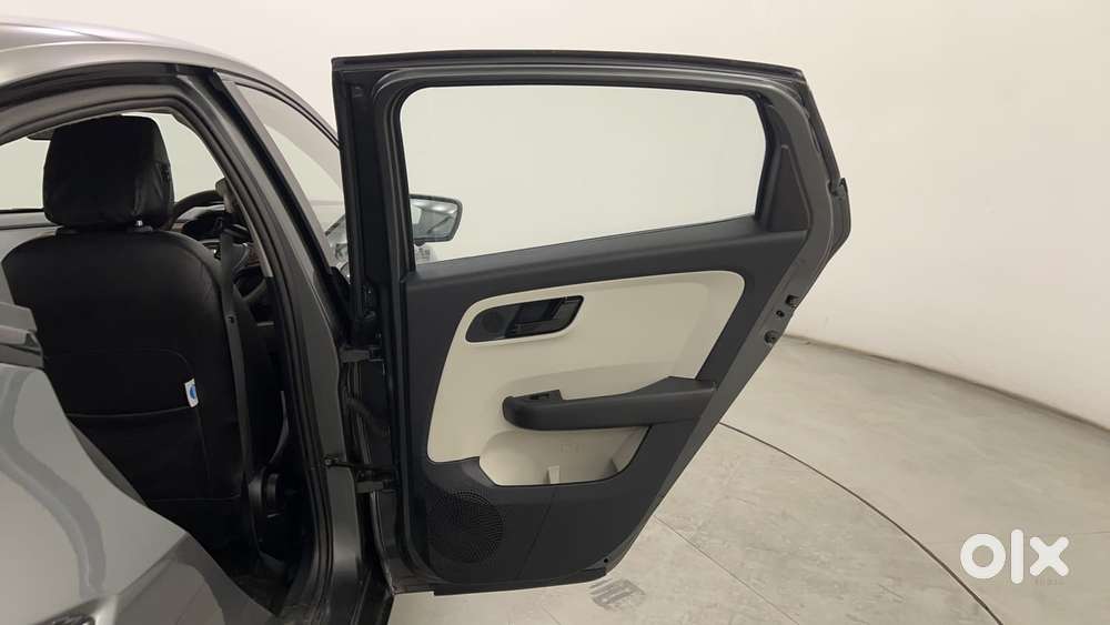 Tata Altroz 1.2 Xt, 2022, Petrol