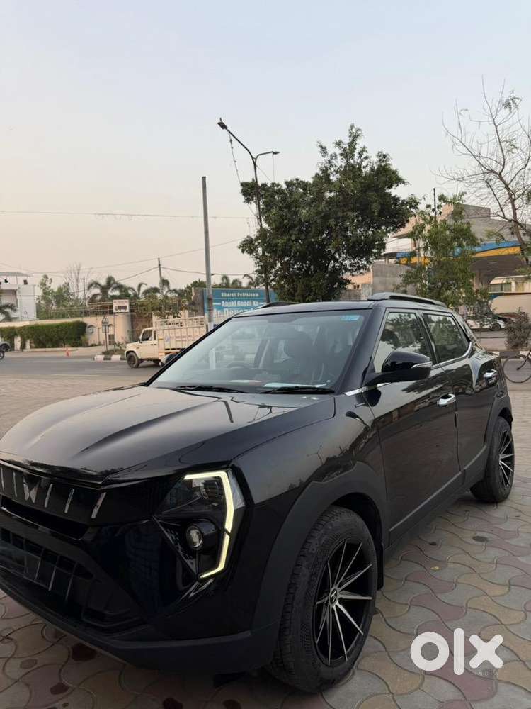 Mahindra Xuv 3xo 2024 December  Petrol 13000 Km Driven