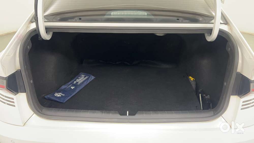 Hyundai Verna 1.5 Sx (o) Turbo Petrol Dct, 2023, Petrol