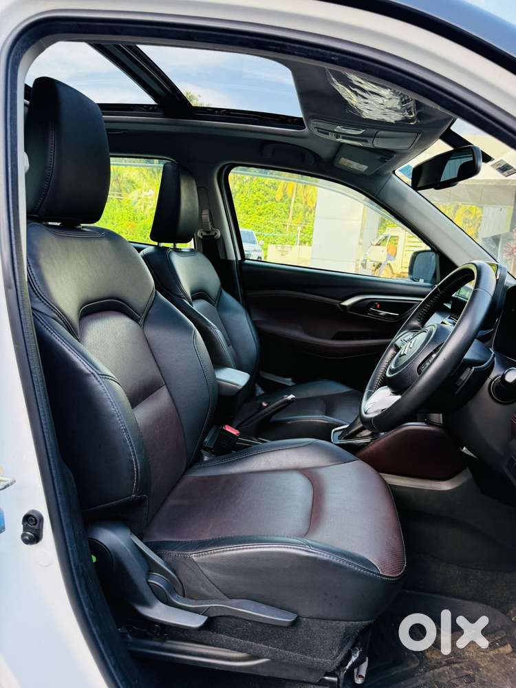 Maruti Suzuki Grand Vitara 1.5 Alpha Smart Hybrid Dual Tone, 2023, P..