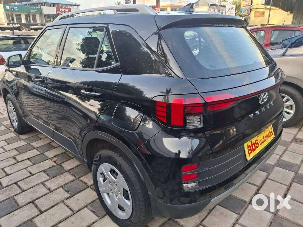 Hyundai Venue S 1.2 Petrol, 2022, Petrol