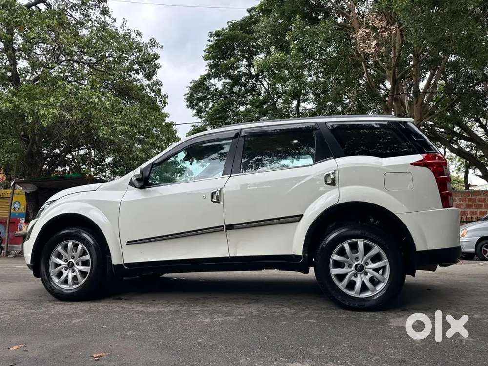 Mahindra Xuv500 W10 2015