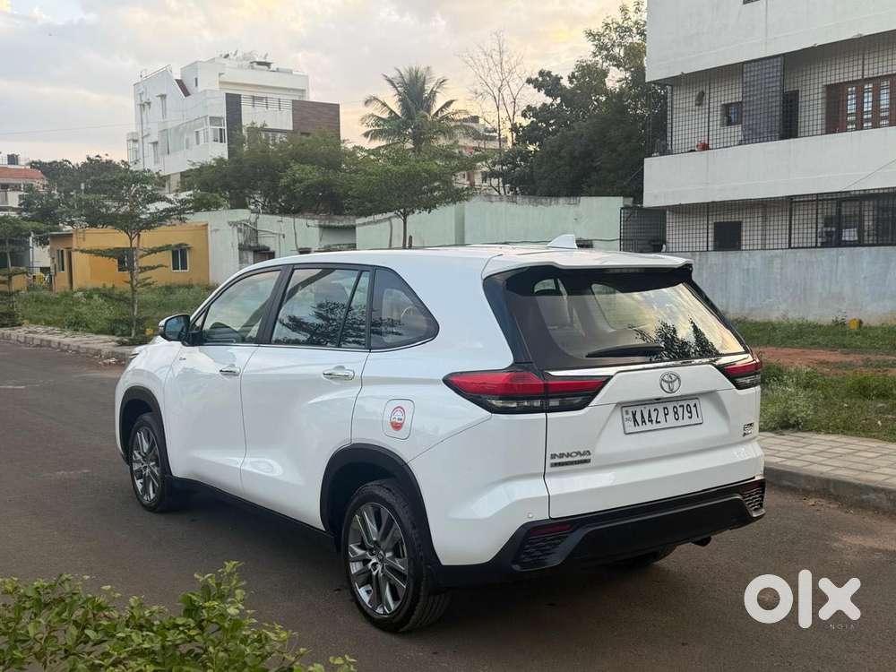 Toyota Innova Hycross 2.0 Zx (o) Hybrid 7 Str, 2026, Petrol