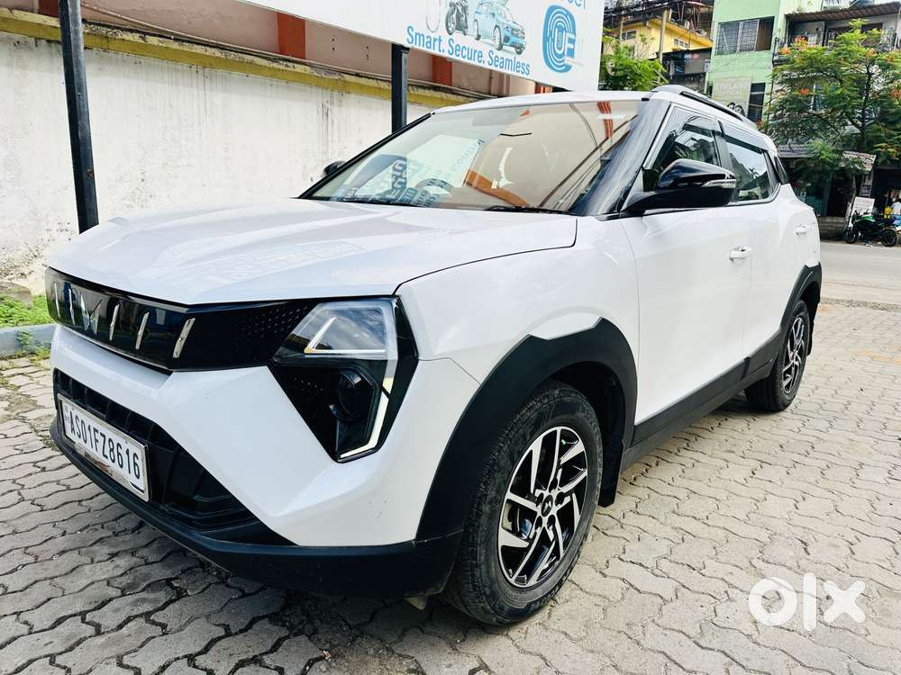 Mahindra Xuv 3xo Ax5 Pm Mt, 2024, Petrol
