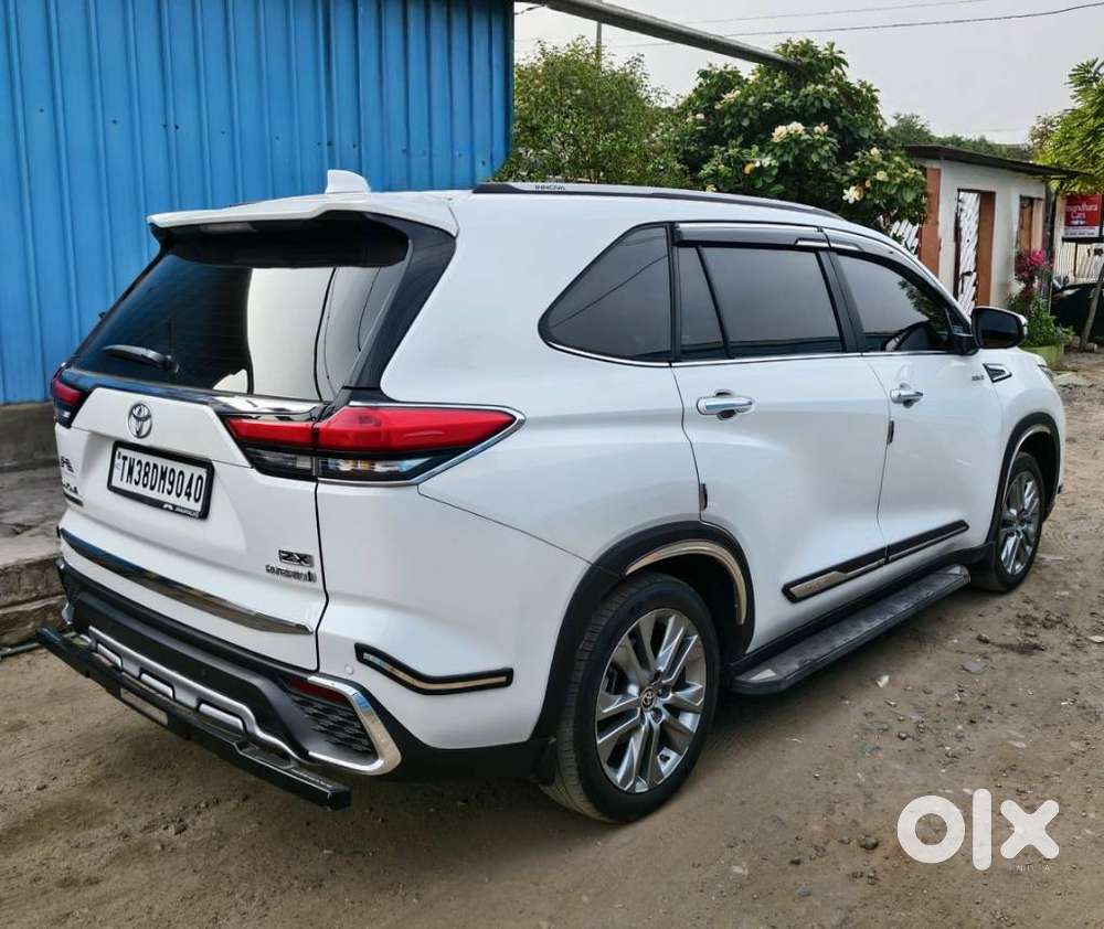 Toyota Innova Hycross 2.0 Zx (o) Hybrid 7 Str, 2025, Petrol