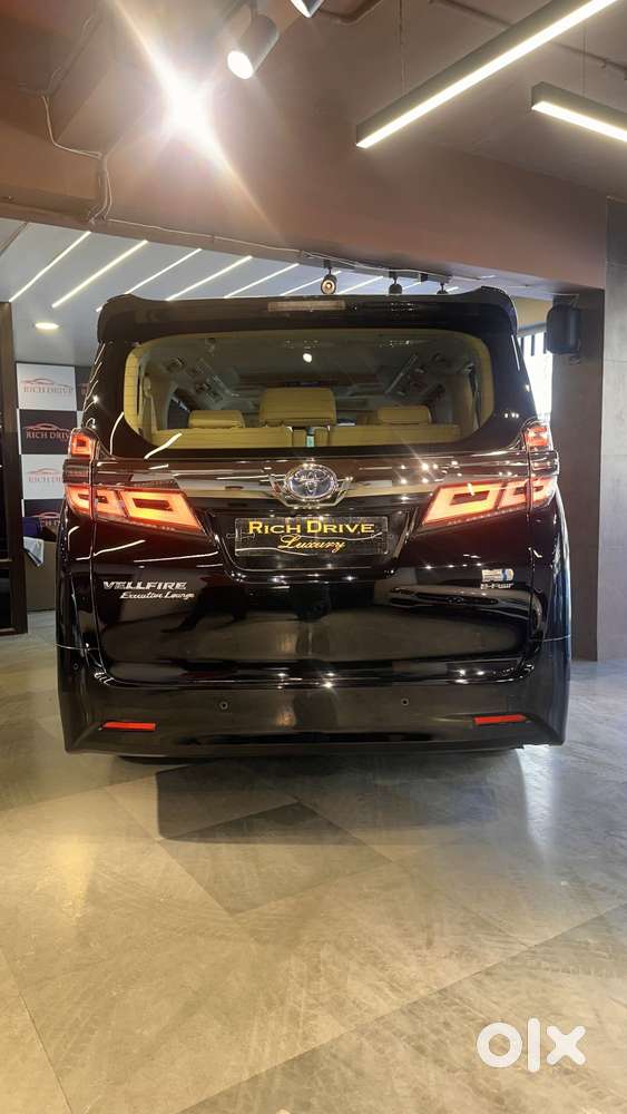 Toyota Vellfire 2.5 Executive Lounge, 2023, Petrol
