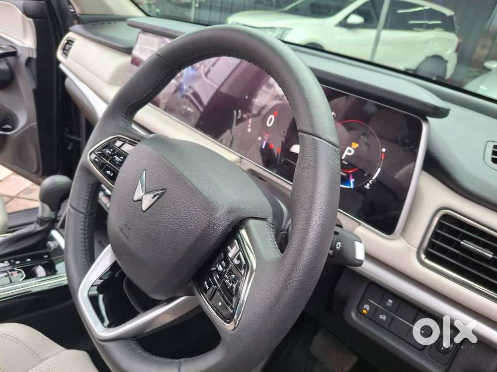 Mahindra Xuv700 Ax7l 6 Str At, 2025, Diesel