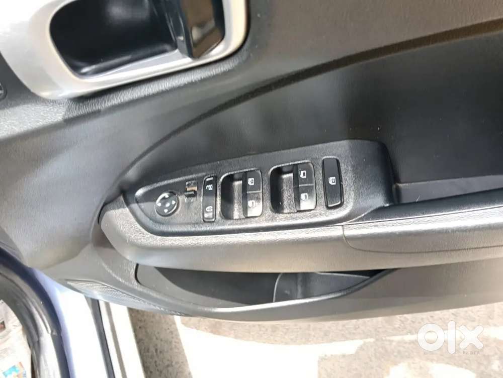 Hyundai Venue 2022 Petrol 68000 Km Driven