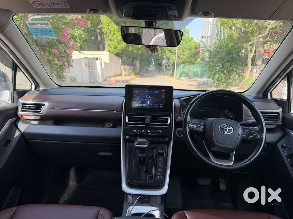Toyota Innova Hycross 2.0 Vx Hybrid 7 Str, 2023, Petrol