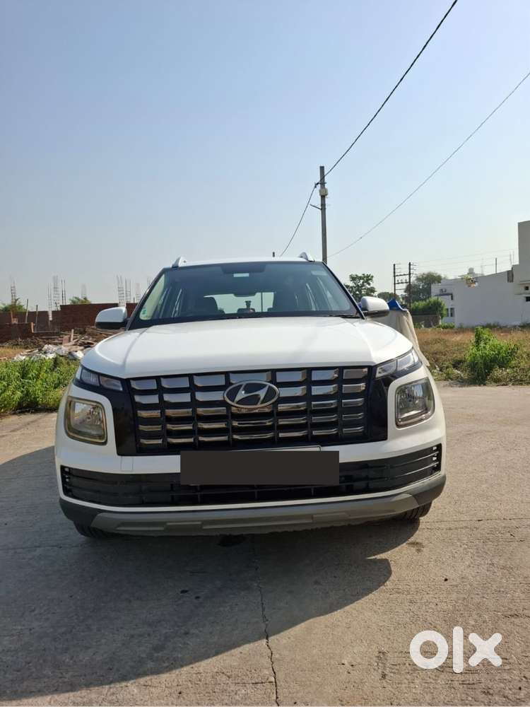 For Sale: Pre-owned Hyundai Venue Facelift – Impeccable Condition, Fea