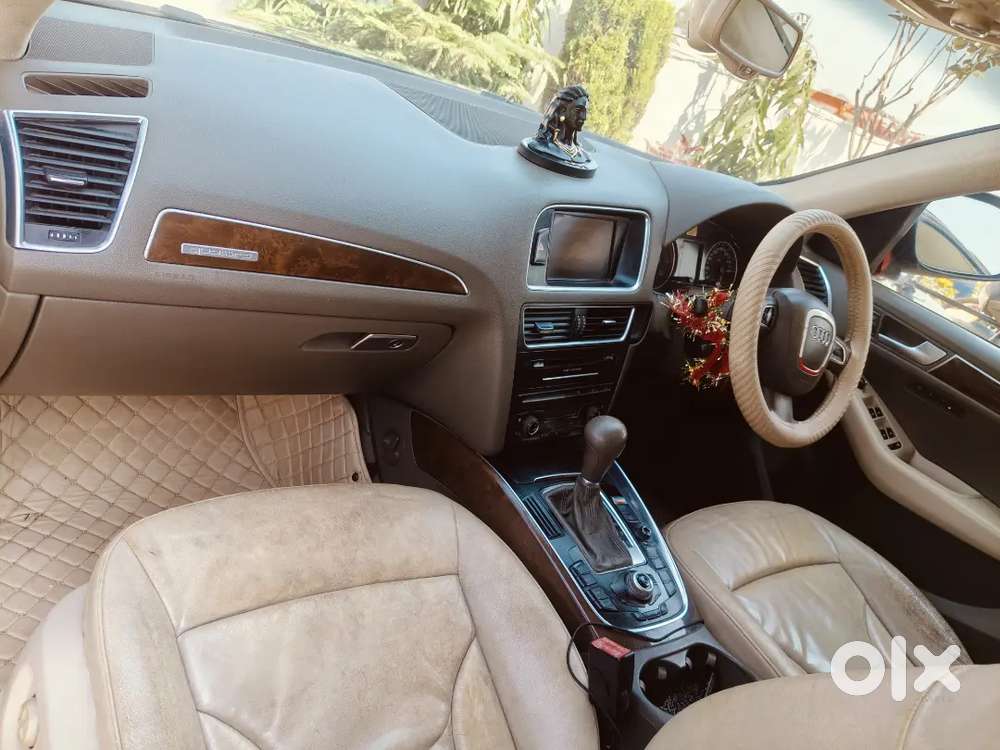 Selling Premium Class Audi Q5