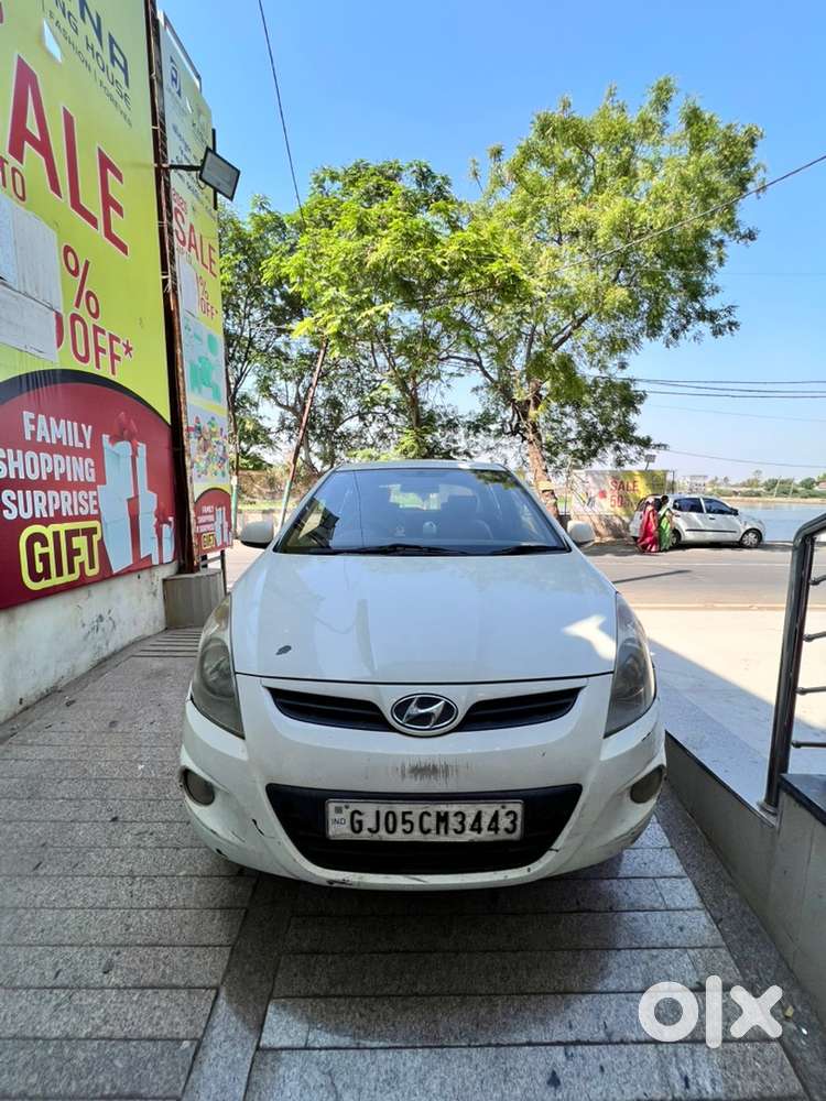 Hyundai I20 2009 Petrol+cng Body Bit Damage But Engine And Ac Powerful