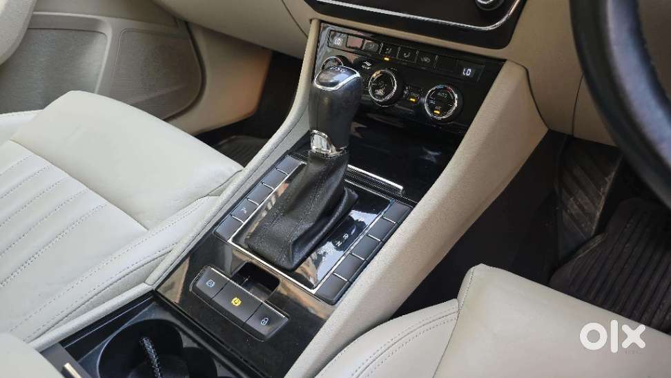 Skoda Superb Style 1.8 Tsi At, 2018, Petrol