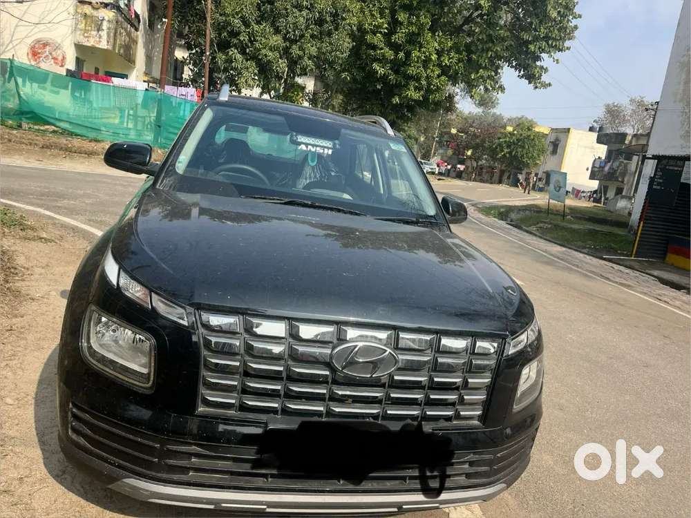 Hyundai Venue 2025 Petrol Well Maintained