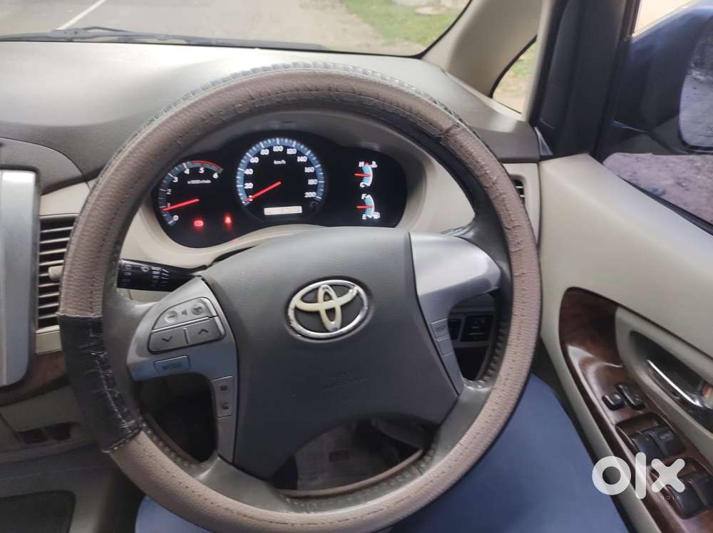 Toyota Innova 2.5 V 8 Str, 2013, Diesel