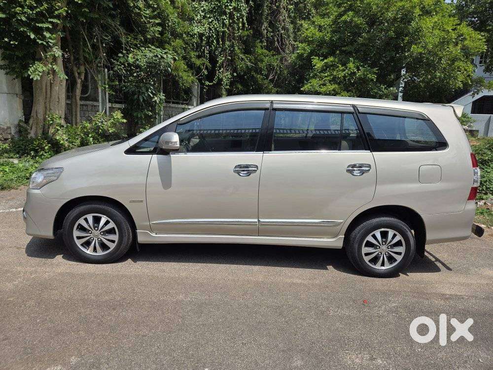 Toyota Innova 2.5 Vx 8 Seater Bs Iv, 2015, Diesel