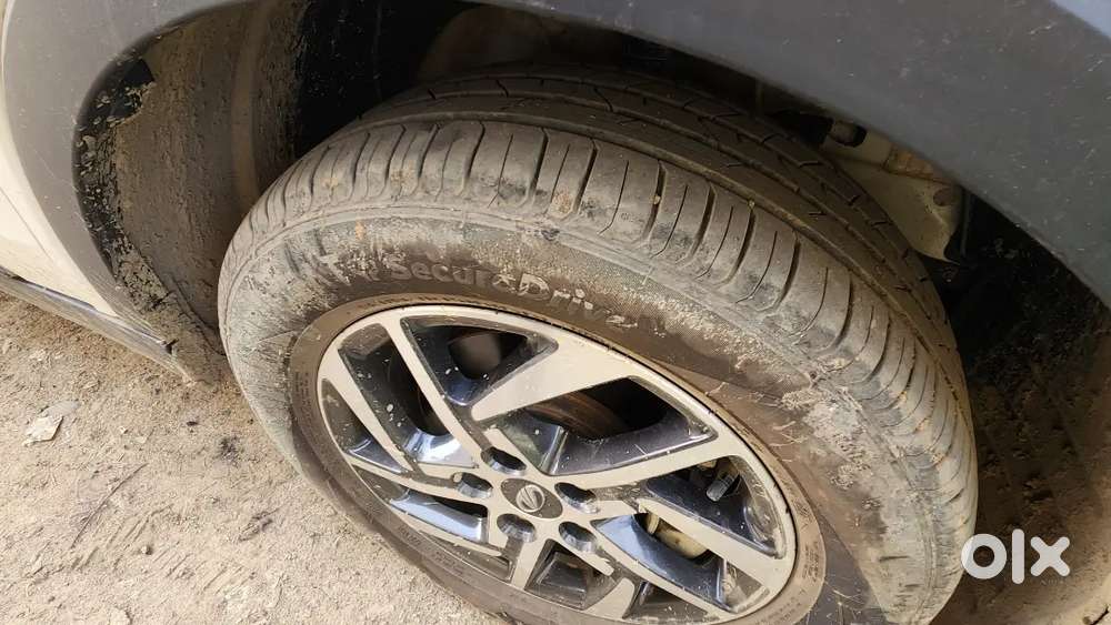 Mahindra Xuv300 2022 Petrol 20000 Km Driven