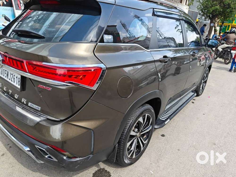 Mg Hector Plus Savvy Pro  Petrol Cvt Automatic  2023  Dune Brown 7