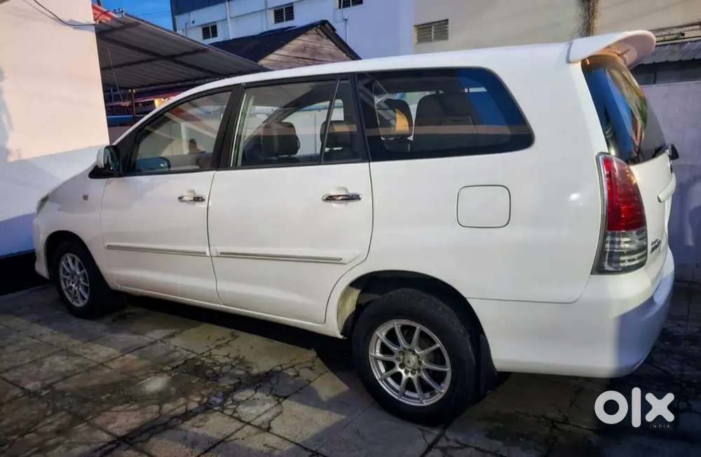 Well Maintained Innova 2011-7seater Comfort-single Owner-1.68l Kmonly