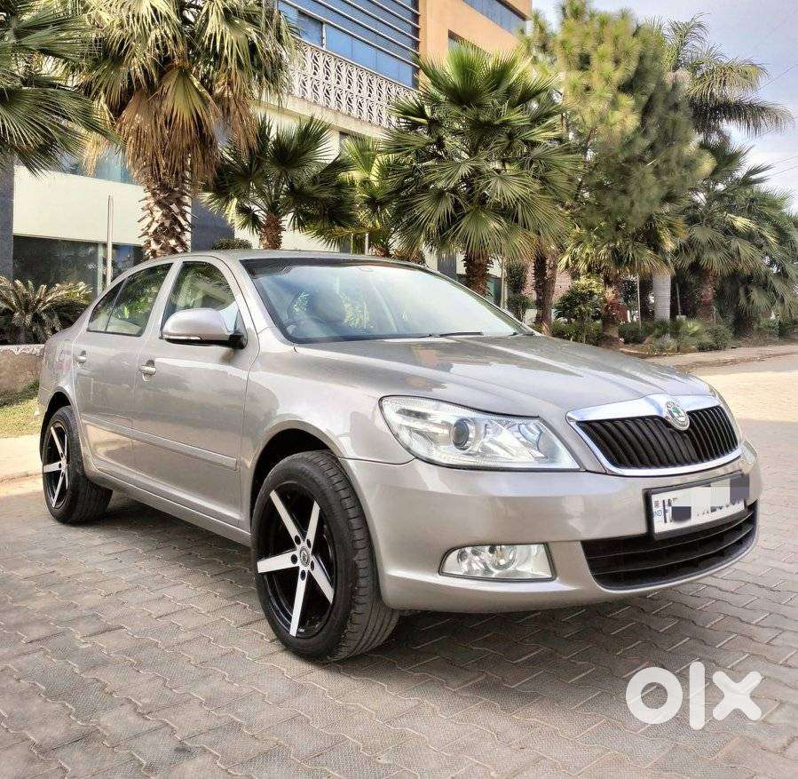 Skoda Laura Ambition 2.0 Tdi Cr Mt, 2013, Diesel