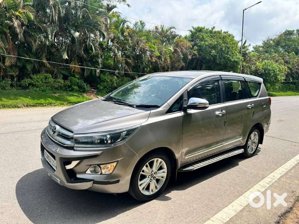 Toyota Innova Crysta 2.8z Automatic, 2016, Petrol