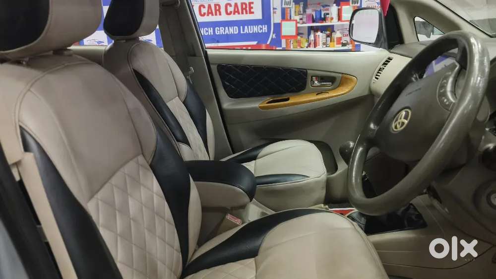 Toyota Innova 2011, 2.5 V Model