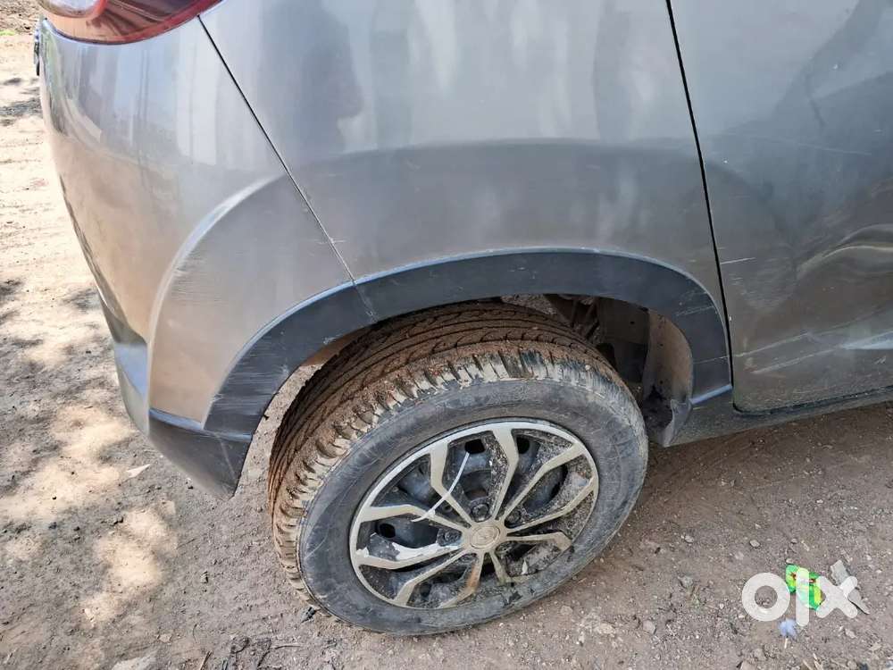 Mahindra Kuv K4 100 2019