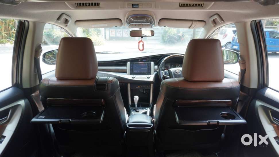 Toyota Innova Crysta 2.8 Zx At 7 Seater, 2016, Diesel