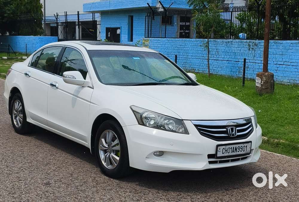 Honda Accord 2.4 Elegance Manual, 2012, Petrol