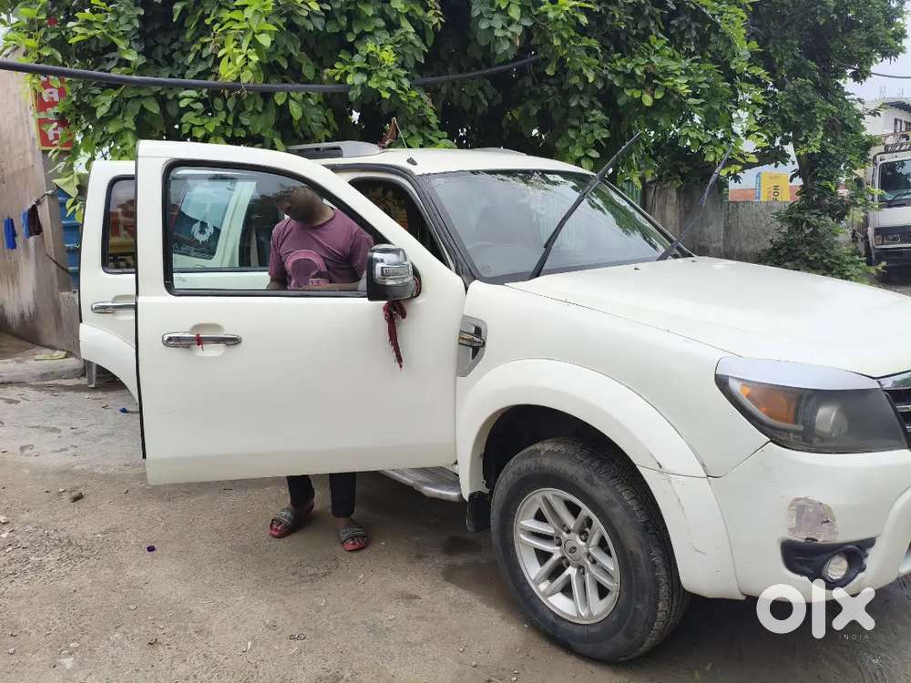 Make 2013 Ford Endeavour 2.5 2016