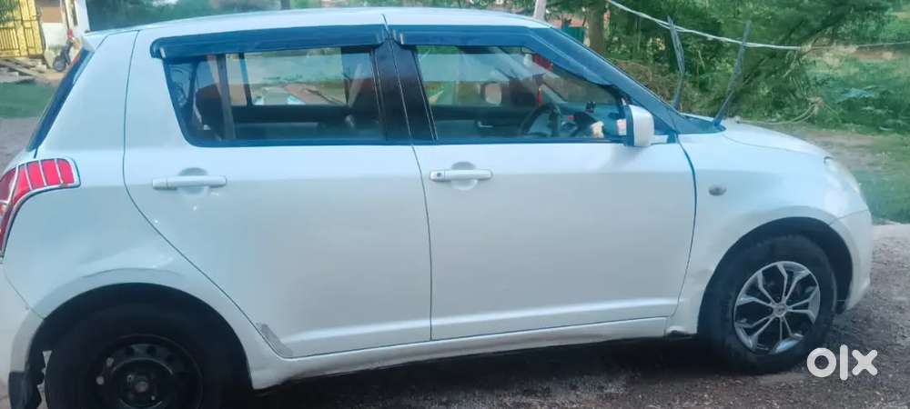Maruti Suzuki Swift 2011 Cng & Hybrids 100000 Km Driven