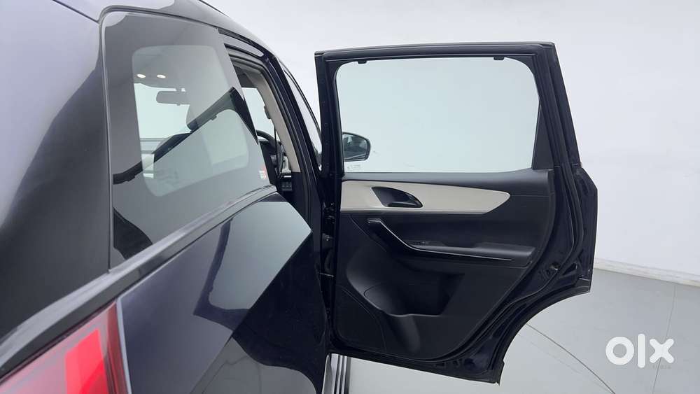 Mahindra Xuv700 2.2 Ax 5 Diesel At Str, 2023, Diesel