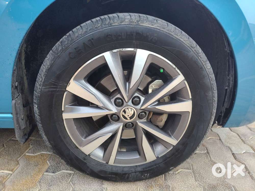 Skoda Slavia Style 1.0l Tsi At, 2022, Petrol