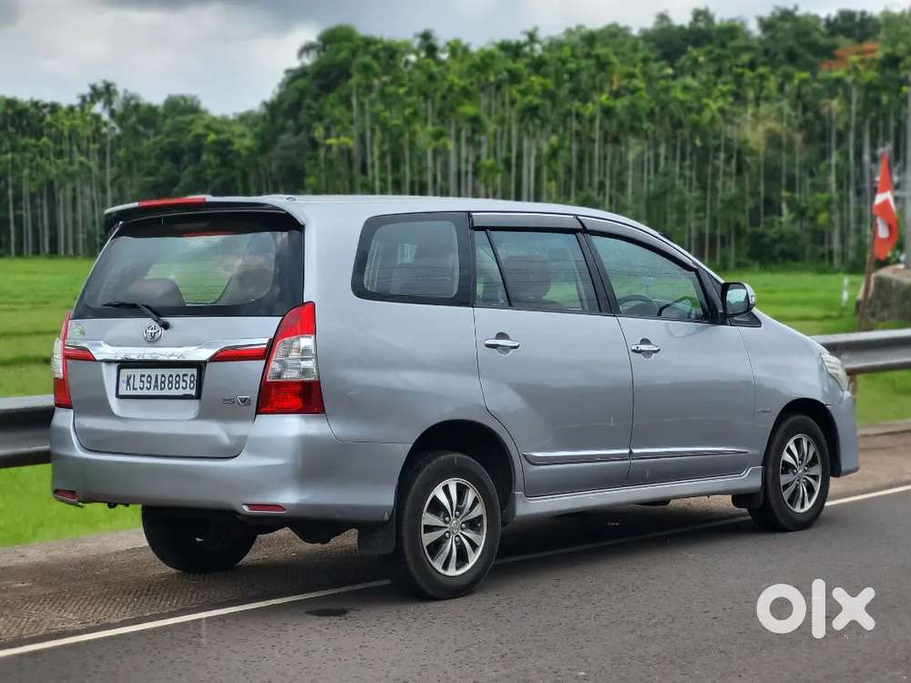 Toyota Innova 2015 Diesel 275000 Km Driven