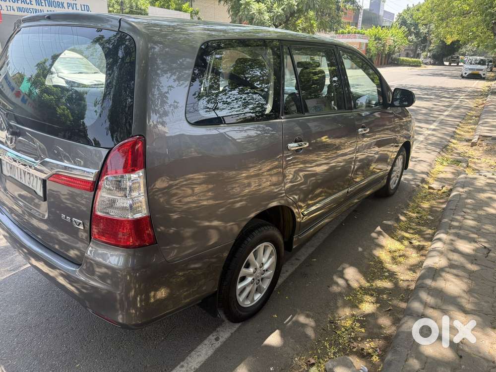 Toyota Innova 2.5 V 8 Str, 2014, Diesel