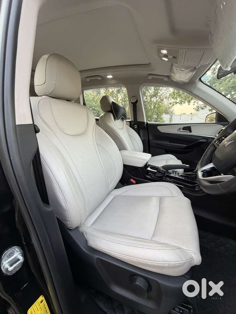 Mahindra Xuv700 2.2 Ax 7 Diesel At Str Awd, 2024, Diesel