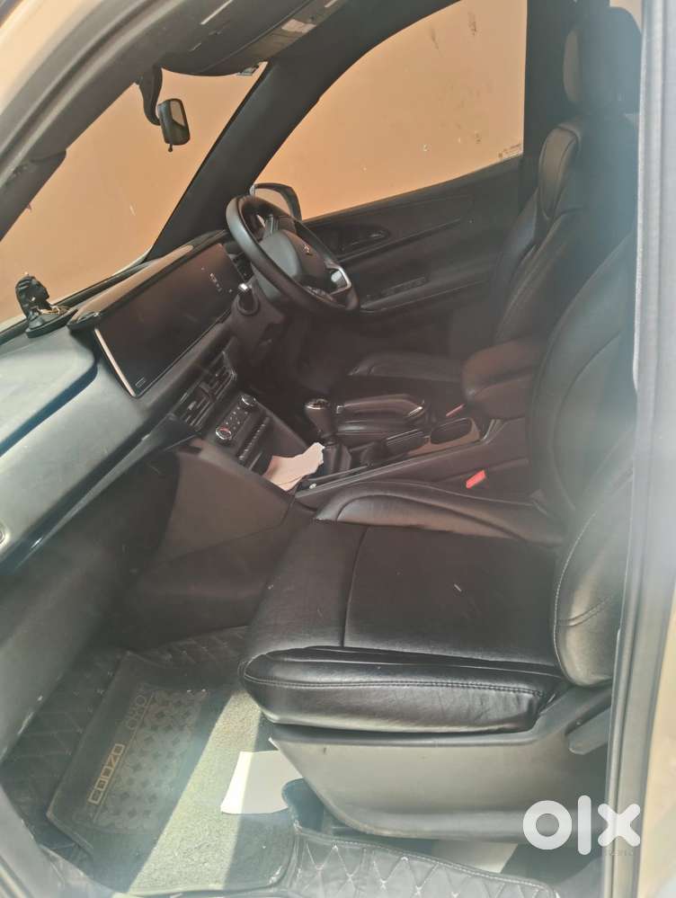 Mahindra Xuv700 2.0 Ax 5 Petrol Mt Str, 2022, Petrol